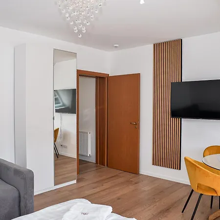 Heli Apartment *